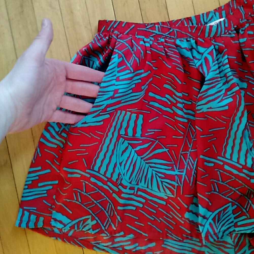 Bold Patterned Shorts - Picture 2 of 6